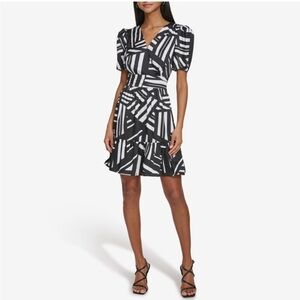 Karl Lagerfeld Short Sleeve Surplice Mini Dress - Size 4- Black/White - New